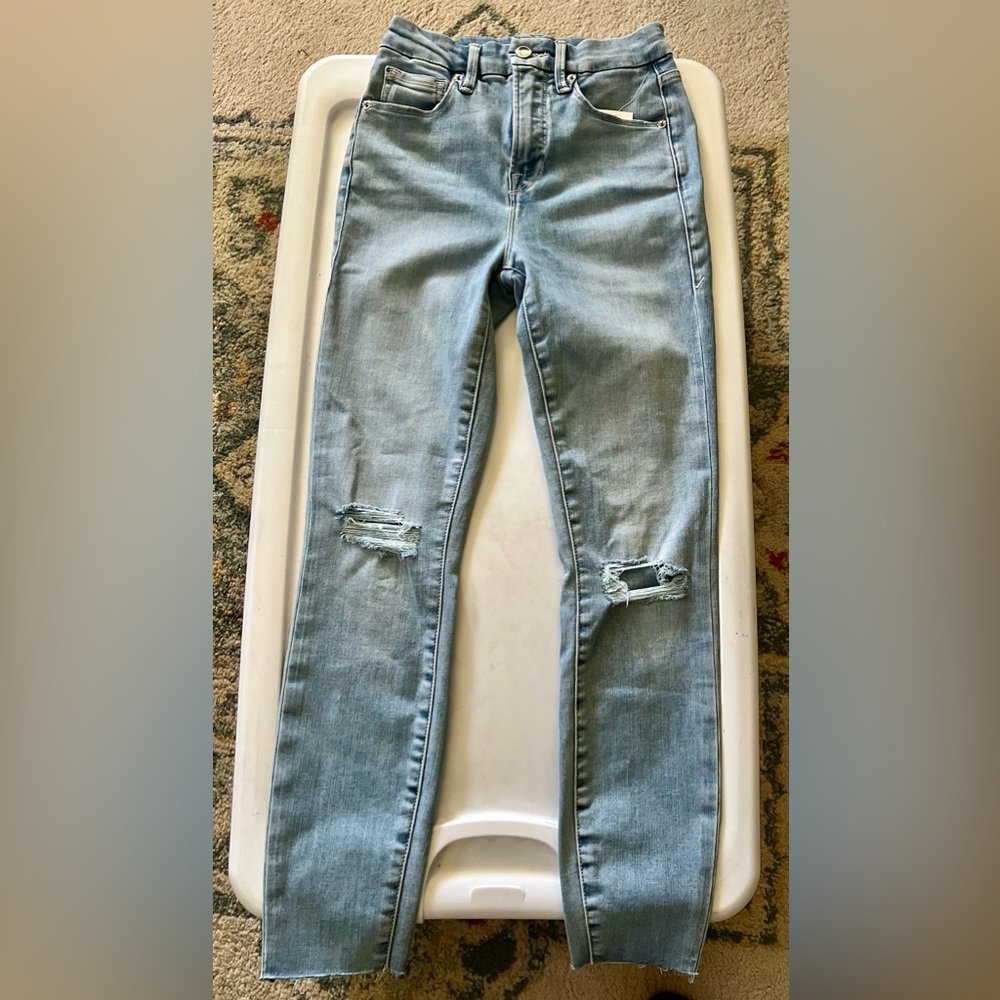 NWT Good American Good Waist Crop Fray Hem Jeans, Size 25 w/ 29” Inseam.